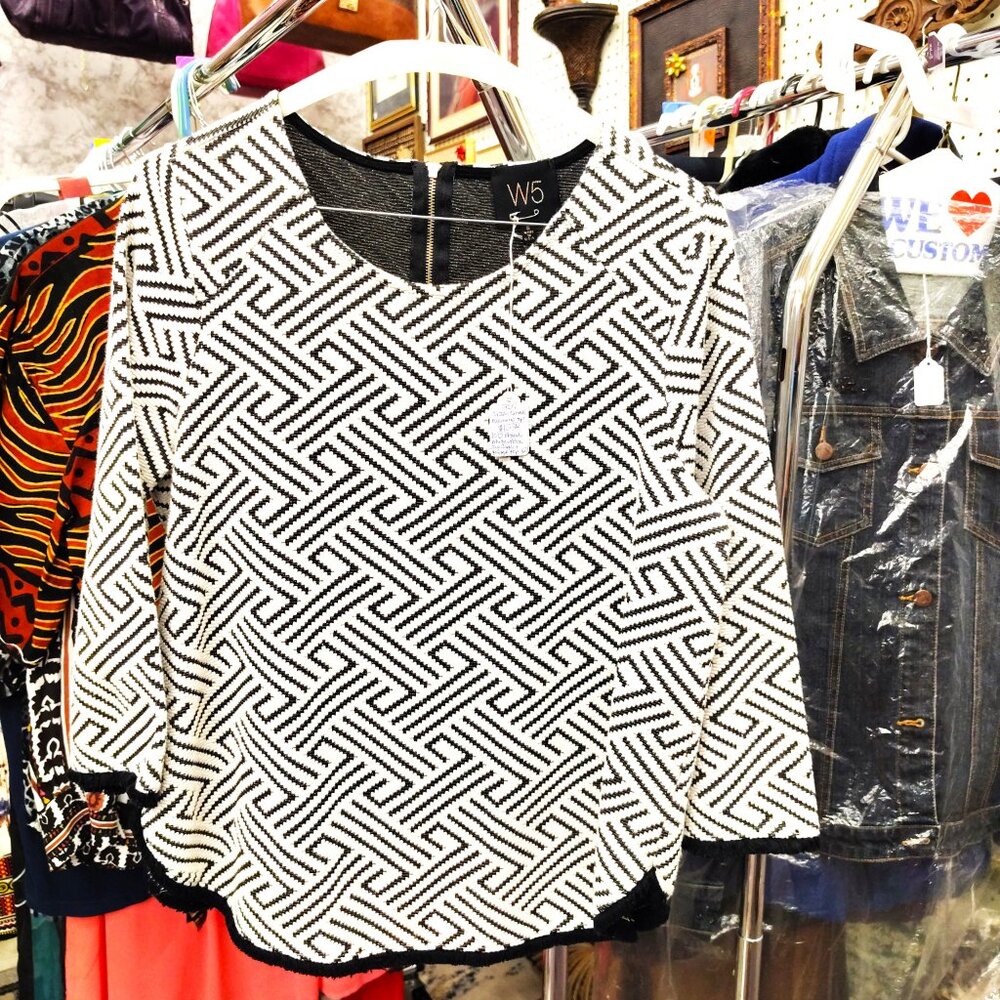 W5 Brand, White and Black Abstract Line Designed Sweater